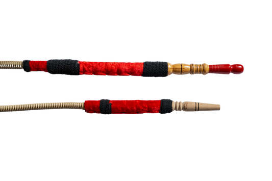 Ziegenleder Shisha-Schlauch handgefertigt und in traditionellem design und in roter Farbe.