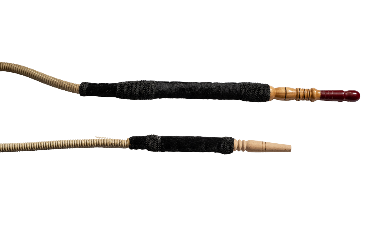 Ziegenleder Shisha-Schlauch handgefertigt und in traditionellem design und in der Farbe schwarz.