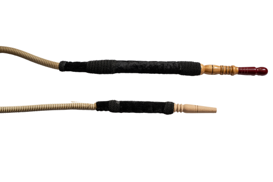 Ziegenleder Shisha-Schlauch handgefertigt und in traditionellem design und in der Farbe schwarz.